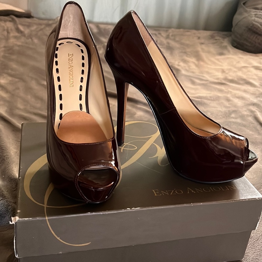 Enzo Angiolini peep toe heels